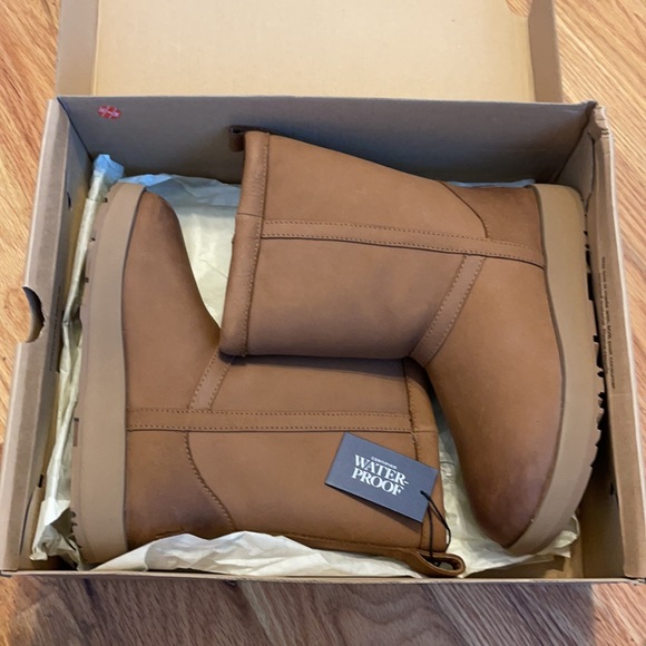 UGG size 5.5 waterproof classic short women’s - Picture 5 of 9